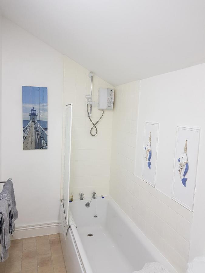 Spacious & Cozy Mid Wales Town Centre Apartment, With Bike Storage Llandrindod Wells Bagian luar foto