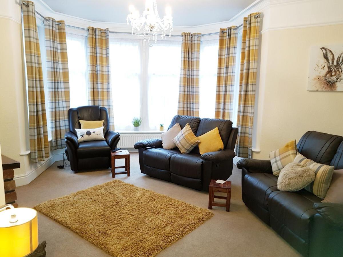 Spacious & Cozy Mid Wales Town Centre Apartment, With Bike Storage Llandrindod Wells Ruang foto