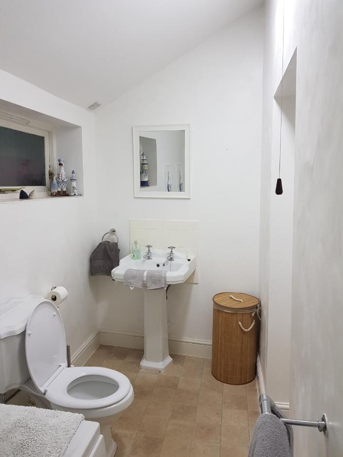 Spacious & Cozy Mid Wales Town Centre Apartment, With Bike Storage Llandrindod Wells Bagian luar foto